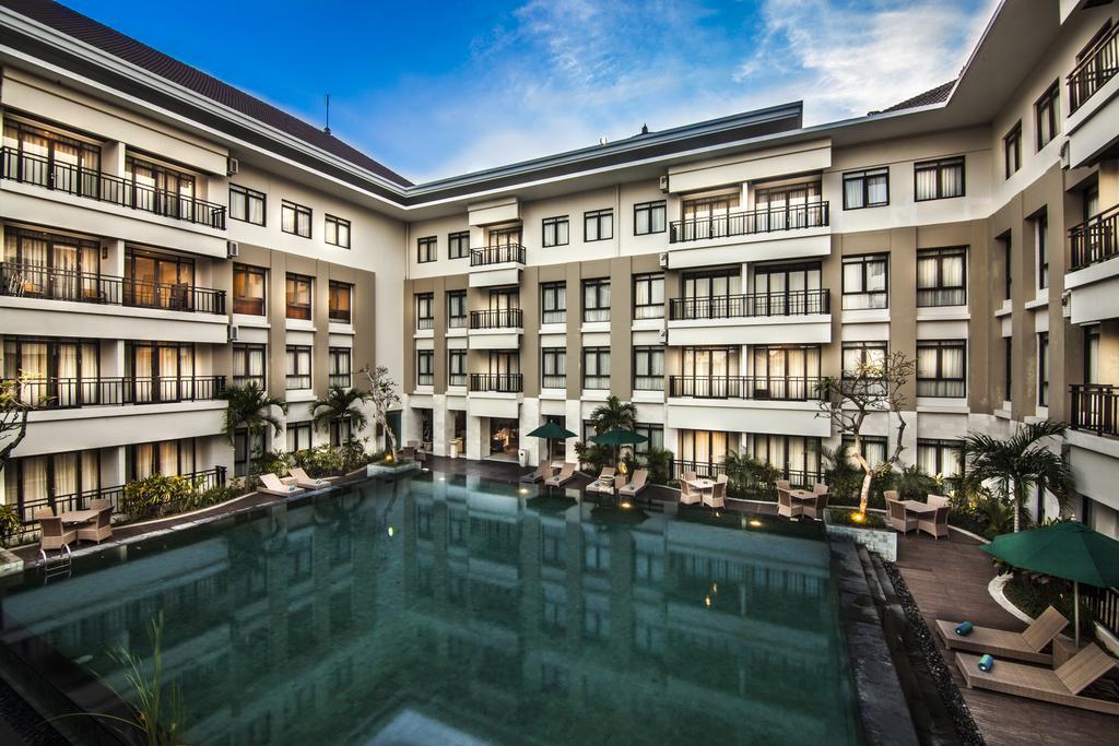 Grand Kuta Hotel And Residence Legian Exterior foto