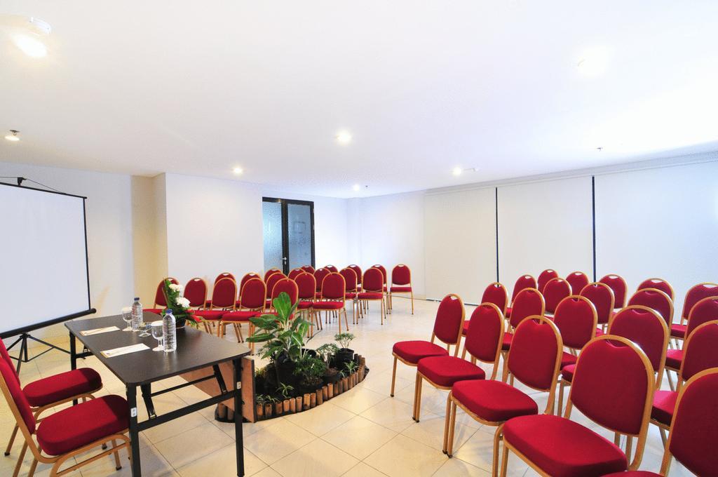 Grand Kuta Hotel And Residence Legian Exterior foto